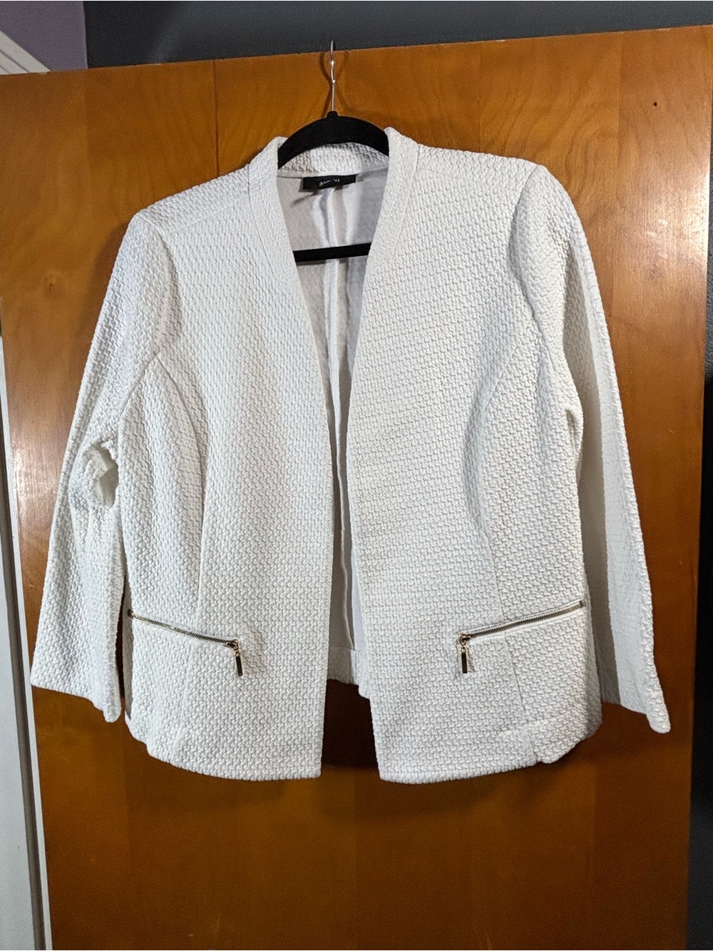 Alfani White Textured Open-Front Blazer with Gold Zip Pockets, size 16